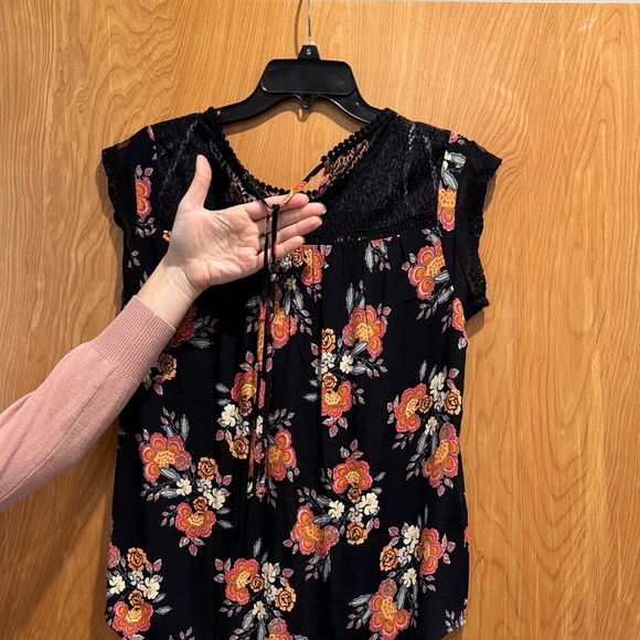 Daniel Rainn Black Floral Women's Top - Picture 5 of 7